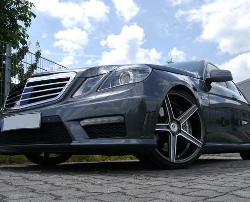 Mercedes E63 AMG - mbDESIGN KV1 Grau Poliert - Frontansicht