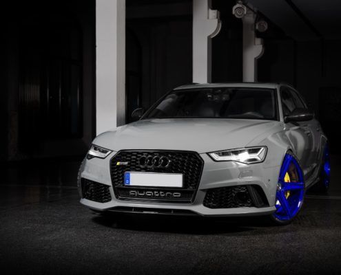 Audi RS6 4G Avant mit der mbDESIGN KV1 10x22 DC stark Konkav und 295/25R22 Dunlop Sport Maxx GT rundum in Candy Blue