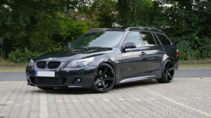 BMW 560L KV1 DC 9×20 + 10,5×20 stark Konkav – Glanzschwarz BMW 560L KV1 DC 9x20 + 10,5x20 stark Konkav - Glanzschwarz