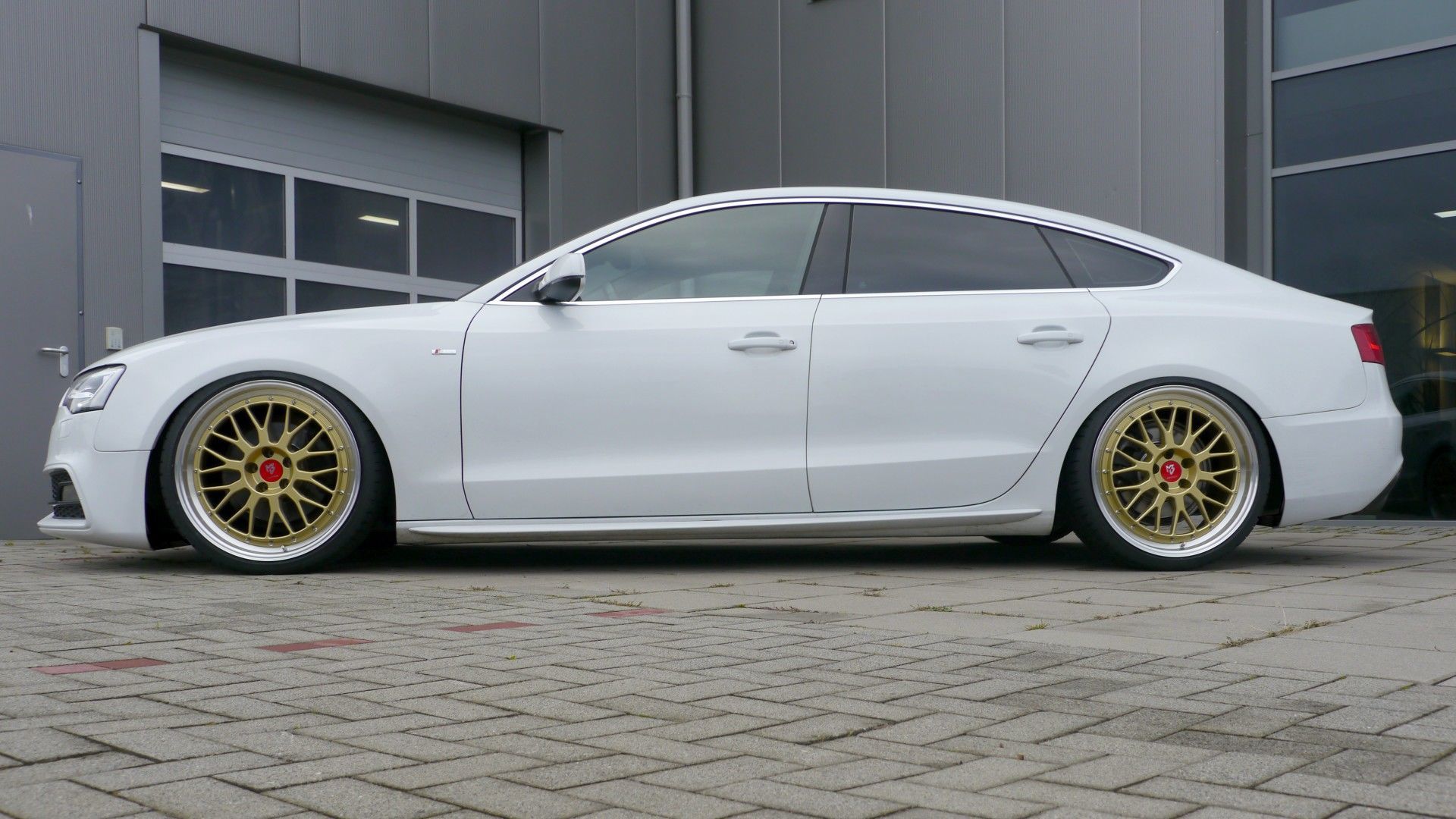Audi A5 Sportback mit LV1 9x20 ET20 Gold glänzend Poliert und Dunlop