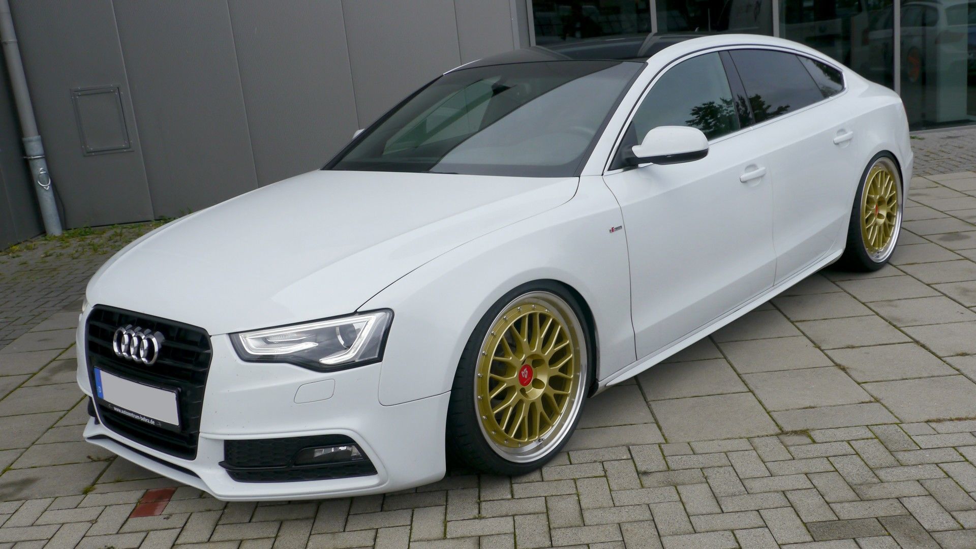 Audi A5 Sportback mit LV1 9x20 ET20 Gold glänzend Poliert und Dunlop