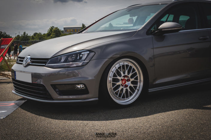 VW Golf 7 Variant Vorderachse mit mbDESIGN LV1 8.5×19 ET45 in Silber glänzend poliert VW Golf 5 GTI mbDESIGN LV1 8.5x19 ET45 Grau glänzend poliert